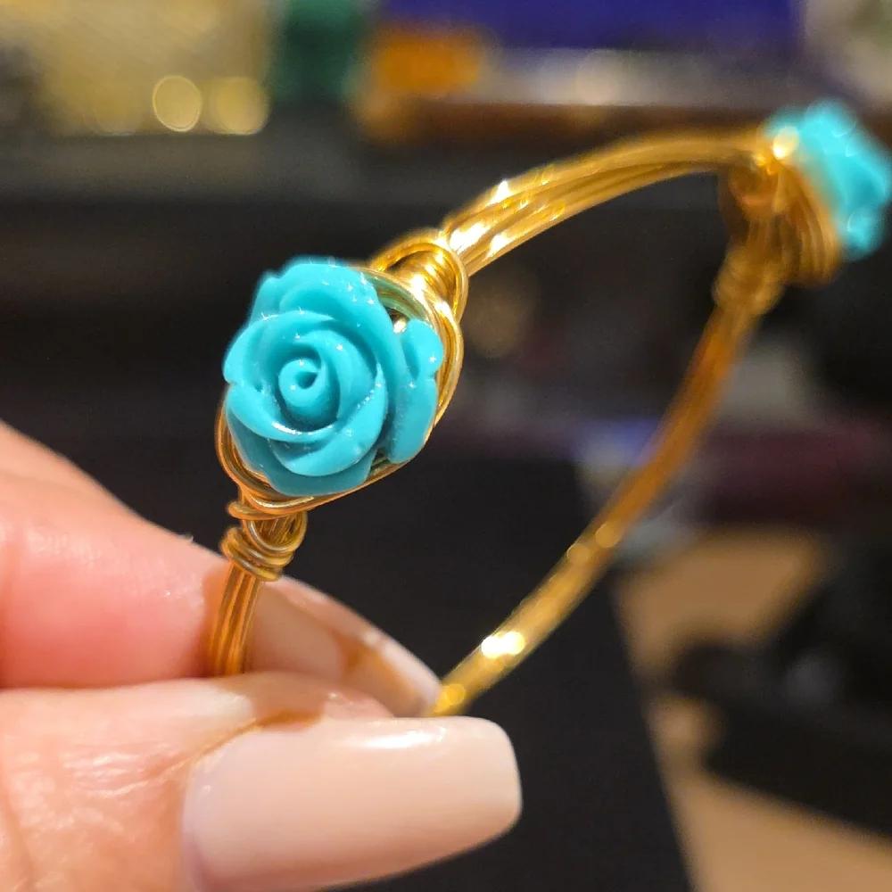 Source Unknown Gold-Tone Wire Bangle with Turquoise Rose Accents - Picture 4 of 5